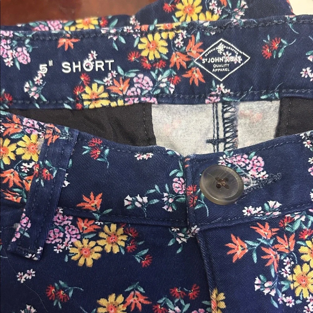 St. John's Bay Navy Floral Women's Shorts - Picture 2 of 3